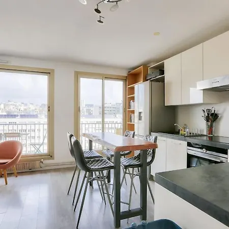 Avec Balcon Et Parking A 1min Du Metro Apartament